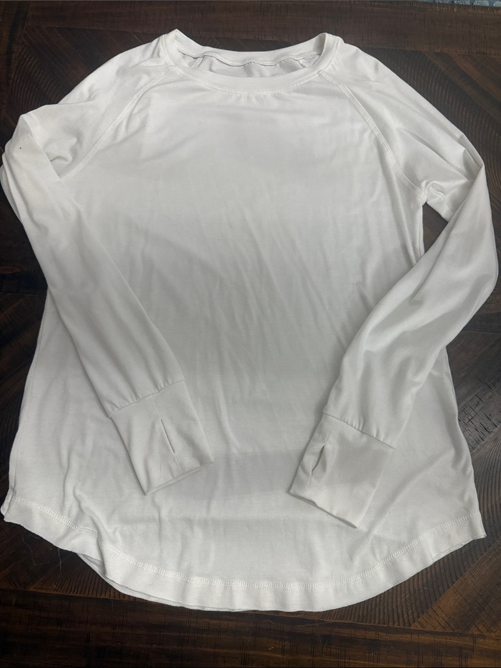 Women’s White Long-Sleeve Crewneck tunic Top